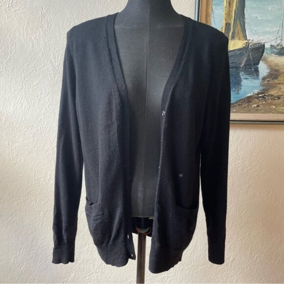 Lord and Taylor 100% merino wool black button up cardigan size medium - Picture 5 of 11